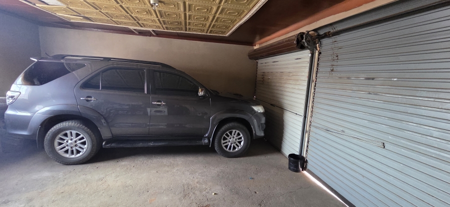 3 Bedroom Property for Sale in Tlhageng Northern Cape